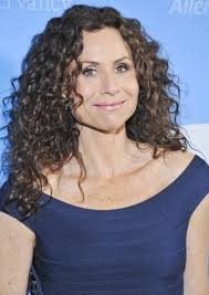 Minnie Driver Flubs The National Anthem At La Dodgers Game Closer Weekly Minnie Driver Minnie Hairdo