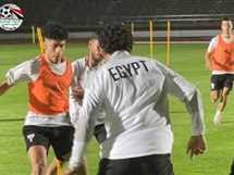 وواصل المدير الفني لمنتخب مصر حديثه من يقول إن كل المحترفين متواجدين في مصر لو قمت بضمهم لمعسكر سأضرهم، وبغض النظر عن المحترفين فالمنتخب الأولمبي لديه بطولة هامة وحاليا هو أولى منا. Tnkatms3hsn1sm