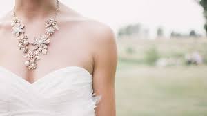Brautkleider ► individuell & modern fürs standesamt oder die kirche kurz & lang + tolle zweiteiler verliebe dich hier in unsere vielfältige.brautkleider kollektion für moderne bräute. Funf Tipps Wie Sie Gunstig An Ihr Traum Hochzeitskleid Kommen Geld