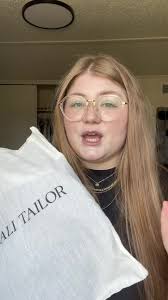 Annie Horn (@hellohorns)