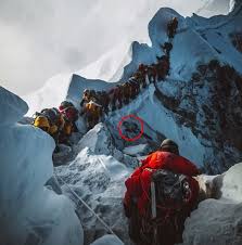 Youngest Aussie Reach Top Of Mt Everest Describes Conditions On Mountains Death Zone Daily Mail Online