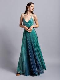 Young had planned out her hair's length and color on her own volition, and feels very. Abiti Da Sera Verde Tiffany