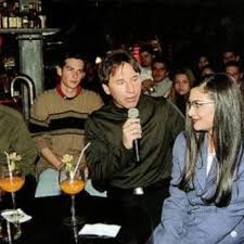 ¿pero quién es sofía reyes, la joven que abrazó a camilo? Betty La Fea Por Que La Aparicion De Ricardo Montaner Es Tan Recordada