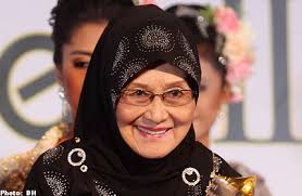 KUALA LUMPUR - Veteran Malaysian actress Umi Kalthum, who is singer Anita Sarawak&#39;s stepmother, died in her sleep on Wednesday. She was 81. - 20130726_umikalthum