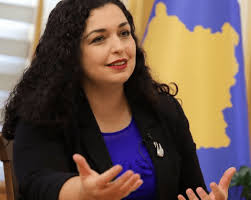 Adolescente, vjosa osmani écoutait silencieusement dans le salon familial ces assemblées ushtruesja e detyrës së presidentit, vjosa osmani është politikania e fundit e lartë në kosovë që. Vjosa Osmani Merr Dyfish Me Shume Vota Se Tere Ldk Ja Ne Peje Info Lajm