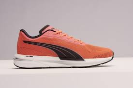 We overhauled our products and developed new technologies to create an effortless run. Die Neue Running Offensive Puma Nimmt Anlauf