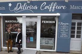 Lettrage adhésif pour vitrine, lettrage vitrine décoration, pour salon de coiffure décoration vitrine, autocollant pas cher 35,00 € ajouter au panier détails. Commerce Le Salon De Coiffure De Romagny S Est Modernise La Gazette De La Manche