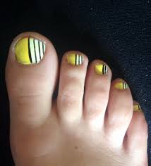 Black And White Striped Toe Nails Pin By Sarah Arnold On Nail Ideas Yellow Nail Art Toe Art Toe Nail Art