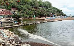 Simaklah artikel dari tim dolanyok dibawah ini pantai ini terletak 1 km dari pantai sepanjang. Danau Kecil Muncul Di Pantai Baron Apa Penyebabnya Harianjogja Com