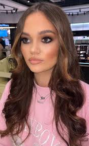 Leanne Leonard makeup artist