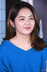 Isim:seo shin ae (서신애) dogum tarihi:20 eylül 1998 meslegi:oyuncu. í¬í†  ì„œì‹ ì•  Vë„¥ ì˜ìƒ ìž…ê³  í•œê²½ë‹·ì»´