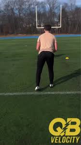 Woburn ‘27 Aidan Wood threw darts at his private session this past weekend!  • • • #qbvelocity #private #session #newengland #ma #football