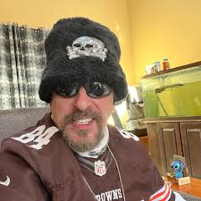 How to avoid cutting fingers