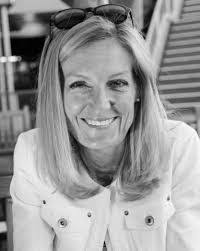 Lori Bernard's Instagram, Twitter & Facebook