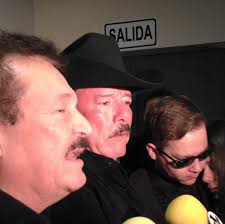 Последние твиты от lalo mora (@lalomorah). Las Noticias Sur Twitter Ahora Se Lleva A Cabo Funeral De Hijo De Lalo Mora Fotos Mundochavagaga Https T Co J7bib6fds1