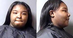 19-year-old accused of stabbing sister with scissors