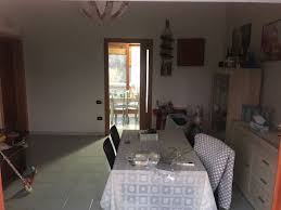 Ingresso, salone, cucina, 2 camere e bagno. Castellammare Di Stabia Appartamento In Villa A Napoli In Affitto