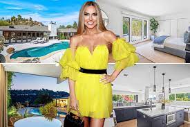 Jun 24, 2021 · instagram / chrishell stause stause's new home is 3,300 square feet, with four bedrooms and four and a half bathrooms. Chrishell Stause Buys 3 3m Home After Justin Hartley Divorce