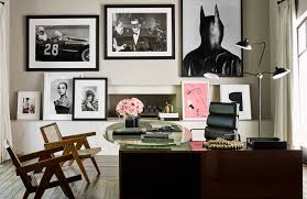 It's also a good idea to place a happy family photo in the right direction in the living room. 7 Stunning Feature Wall Ideas For Your Living Room Luxdeco