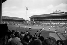 Villa park adalah stadion terbesar di west midlands. Einlaufen Ins Stadion An Der White Hart Lane Tottenham Hotspur Vs Aston Villa