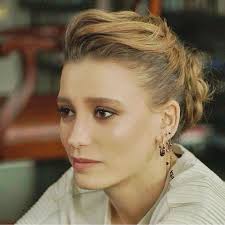Serenay Earrings Unlulerin Tarzlari Gelin Sac Modelleri Sac Ve Makyaj