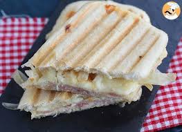 Panini A La Raclette Recette Ptitchef Recette En 2020 Recette Recettes De Cuisine Recette Facile