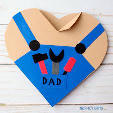 Handprint golfer father's day card start off by drawing around your little ones hand prints three times and cut them out. Father S Day Handy Dad Heart Card Kids Can Make For Dad Or Grandpa