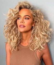 Krista Redmond's Instagram, Twitter & Facebook