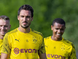 He came through the bayern munich youth academy before joining borussia dortmund on loan in january. Borussia Dortmund Zoff Mit Mats Hummels Beim Bvb Das Sagt Manuel Akanji Bvb 09