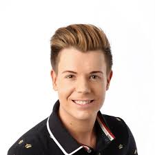 Kris Meredith's Instagram, Twitter & Facebook