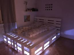 Palettenbett Bett Aus Paletten Bett Aus Paletten Bauen Palettenbett