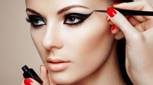 Untuk mempelajari cara memakai make up yang benar, sebenarnya anda tidak perlu membuang banyak uang untuk kursus, kecuali anda memang ingin mempelajari teknik make up yang sempurna. Cara Makeup Smokey Eyes Ala Korea Saubhaya Makeup