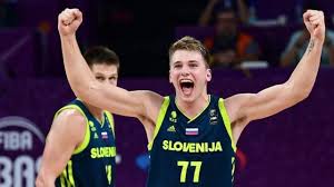 Luka's mother, mirjam poterbin, is quite beautiful. Creepy Internet Fawning Over His Mom Aside Luka Doncic Is An Absolute Steal For Mavericks Mark Cuban Just Won The Nba Draft