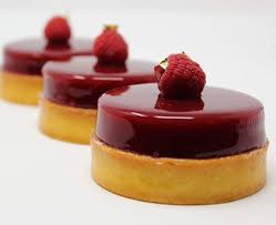 Apres La Myrtille Place Aux Tartelettes Framboises Inspiration Visuelle Christophe Michalak Ponthier Offici Mini Tarte Dessert Gastronomique Patisserie