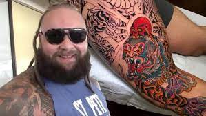 Danach pausierte calaway erneut und kehrte erst am 19. Bray Wyatt Wants Gronk In Wwe Shows Off New Tattoo