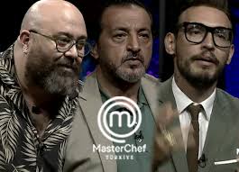 Masterchef türkiye 2020 programı her yıl olduğu gibi bu yıl da çarpıcı isimlerle yayına başlamıştır. Masterchef Turkiye 2020 Yeni Sezon Ne Zaman Baslayacak Yeni Yarismacilar Kimler Sefler Degisti Mi