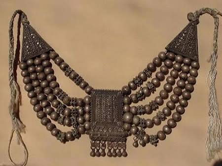 نماذج من الحلى الشعبية - أكاديمية الفنون