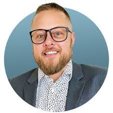 Lori Labarre's Instagram, Twitter & Facebook