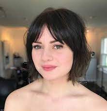 Curtain Fringe Side Part Bob Round Face Google Search Curtainfringe Curtain Short Hair With Layers Thin Hair Short Haircuts Short Layered Haircuts Fine Hair