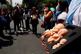 Muchos embarazos no planeados terminan en abortos inducidos. 40uz4z7hb1noom