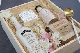 Gifts She Will Love Ships Same Day Modern Gift Baskets And Boxes Black Bow Gift Co Treather Giftsforher Client Gifts Canadian Gifts Custom Wedding Gifts