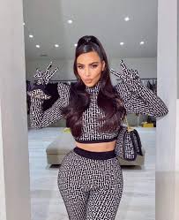 Dana budeanu, tricourile cu mesaje amuzante, noua tendinţă în modă. Kim Kardashian A Implinit 40 De Ani DeclaraÈ›ia EmoÈ›ionantÄƒ FÄƒcutÄƒ De Kanye West