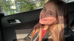 Foto: Quem é Mel Summers, a Anna, protagonista da nova novela infantil do  SBT 'A Caverna Encantada'?