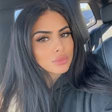 Rosa Hakim's Instagram, Twitter & Facebook