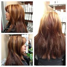 Short Crown Layers Lots Of Texture Auburn Vase With Chunky Highlights Vamp Hair Studio Medium Hair Styles Hair Studio Hair Styles