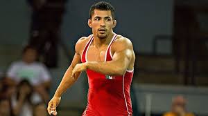 El luchador, tricampeón olímpico y abanderado de su delegación, ganó sus dos primeros combates e irá por las medallas en hasta 130 kilos. Juan Escobar Rescata Bronce Para Mexico En Lucha Grecorromana
