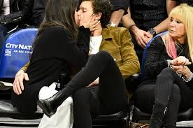 I Love This Woman Who Sat Next To Shawn Mendes And Camila Cabello As They Sucked Face In 2020 Shawn Mendes Shawn Mendes