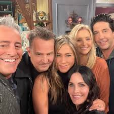 He plays the role of chandler bing on friends. Gek 2vvc0pm0am