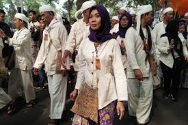 Ukuran tubuh inilah yang membuat orang bertubuh gemuk sulit untuk menemukan pakaian yang pas untuk dikenakan. Kpu Provinsi Banten Sosialisasi Pemilu 2019 Dengan Pawai Jalan Kaki Pakai Busana Adat Baduy Iglobalnews