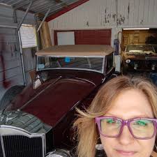 Post a selfie with you're age. I'll go first .... I'm 34. ~ Cody Bret